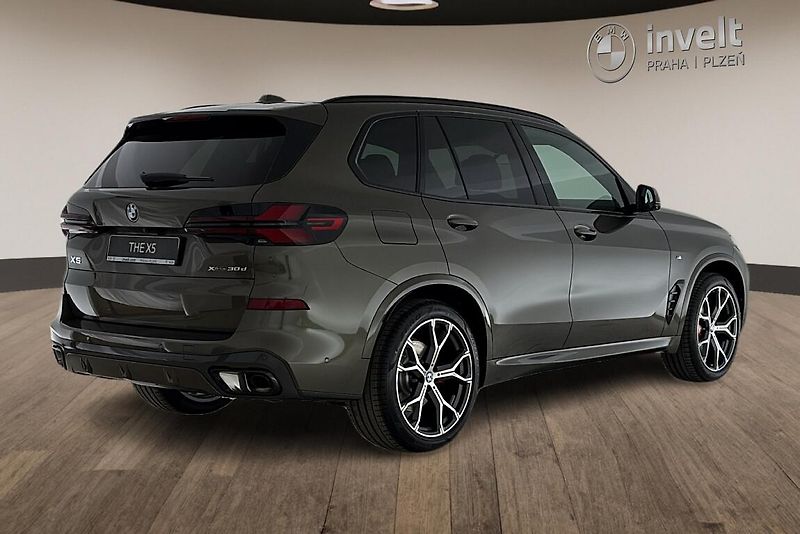 BMW X5 xDrive30d - fotka 3 z 27