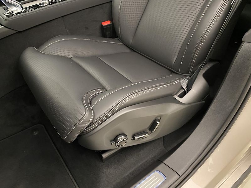 Volvo XC90 (2026) B5 AWD AUT DARK PLUS 7míst - fotka 30 z 67