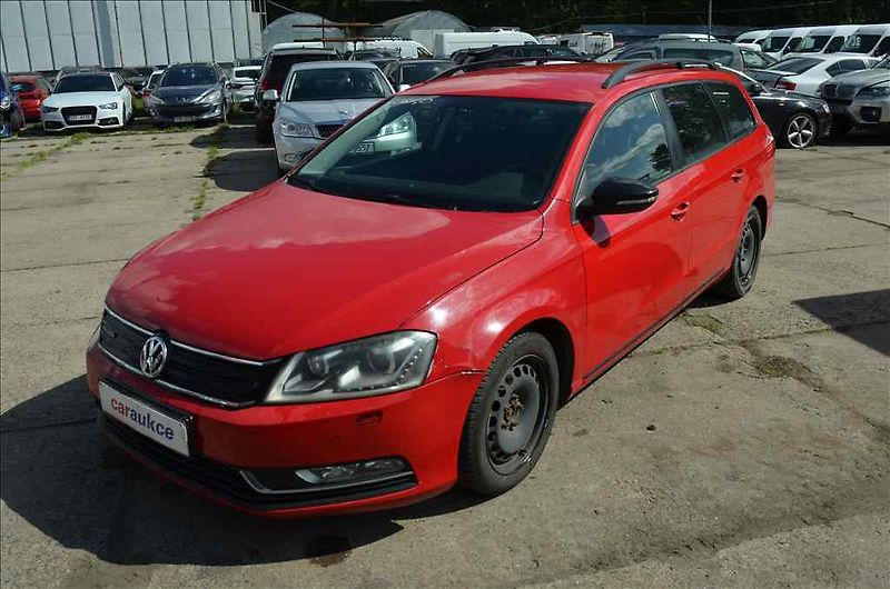 Volkswagen Passat (2012) VARIANT 1,6 TDI - fotka 1 z 24
