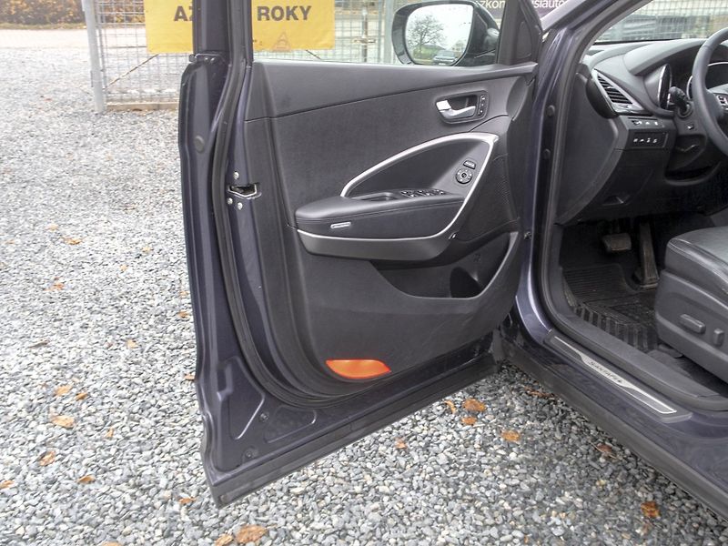 Hyundai Santa Fe (2013) ČR 11/13 2.2D 145KW – VÝBAVA - fotka 14 z 61