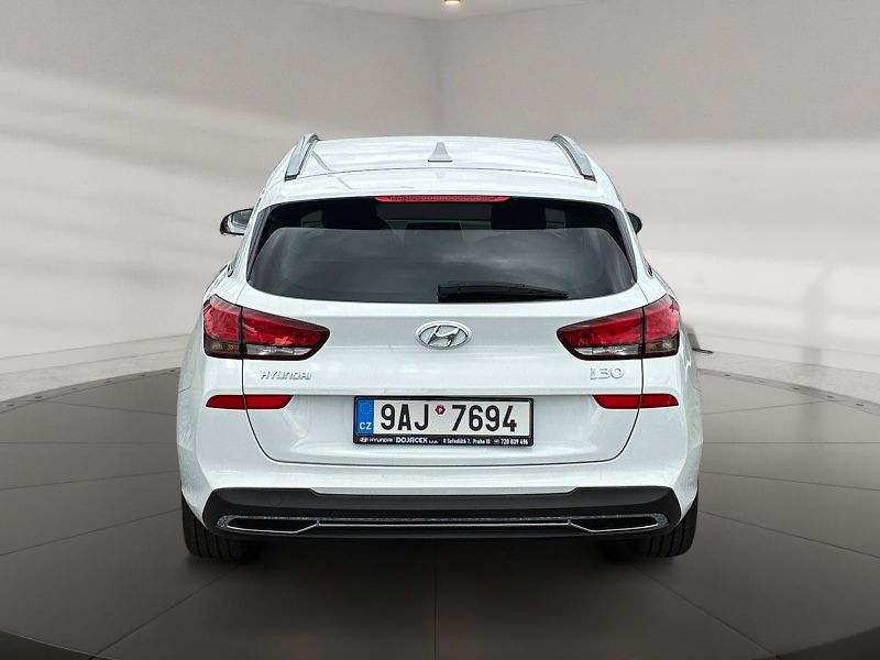 Hyundai i30 (2022) SMART 1.5T-GDI 118kW 1.CZ DPH - fotka 5 z 11