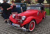 Pálavský Oldtimer přilákal na Břeclavsko desítky elegantních veteránů