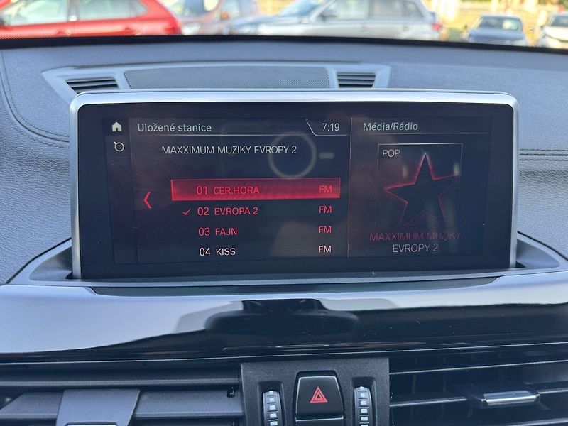 BMW X1 (2020) 2.0d Xdrive Navi 4x4 LED - fotka 18 z 50