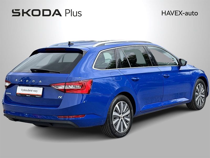 Škoda Superb (2021) Combi 1.4 TSI iV DSG Style - fotka 2 z 31