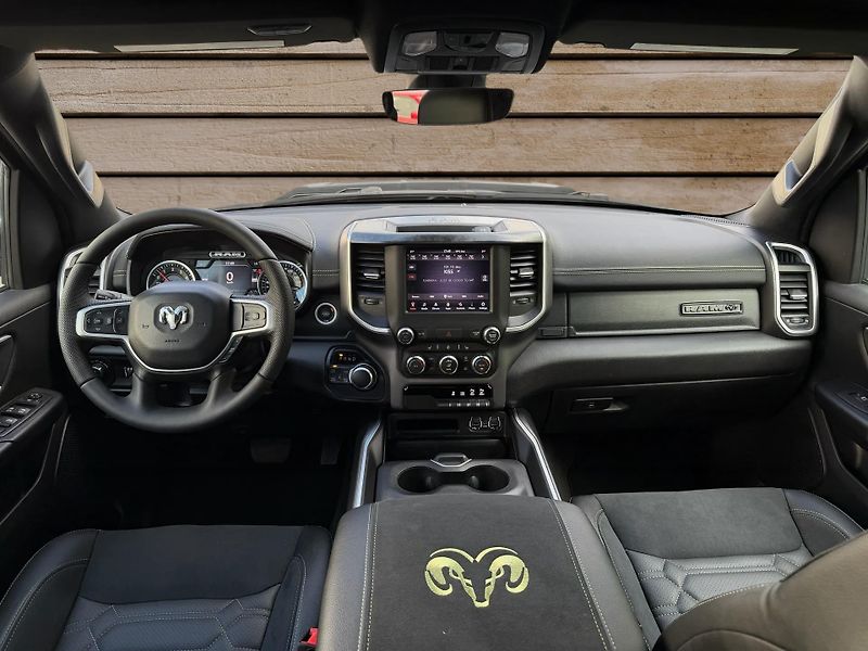 Dodge RAM (2020) +OFFROAD PAKET+LOOK26+HEMI+ - fotka 20 z 21