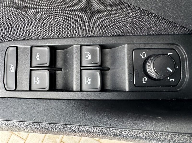 Škoda Scala 1,5 TSI DSG Monte Carlo DPH ČR - fotka 24 z 50
