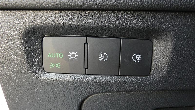 Škoda Octavia Combi 2,0 TDI Ambition - fotka 10 z 20