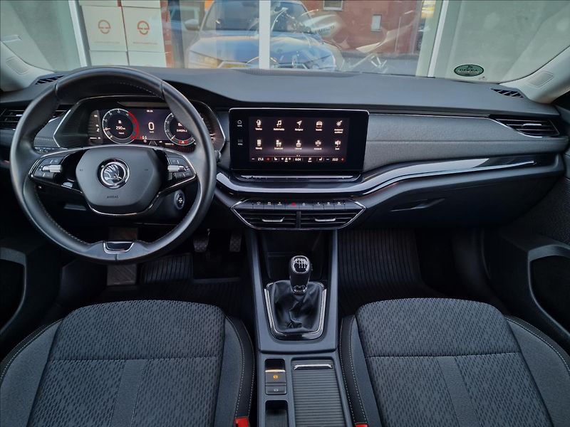 Škoda Octavia 2.0 TDI Style Tažné,ČR,1.Maj. - fotka 24 z 50
