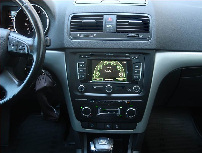 Škoda Yeti (2011) Elegance 2.0 TDI, 4X4 - fotka 12 z 23