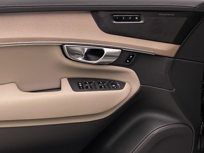 Volvo XC90 (2025) T8 AWD Plug-in DARK ULTRA - fotka 32 z 75