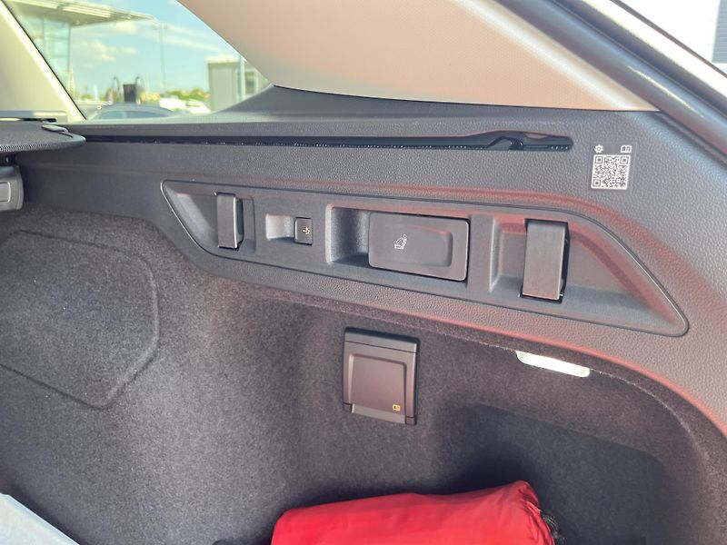 Volkswagen Passat ELEGANCE 2,0 TDI 7DSG 110 kW - fotka 24 z 25