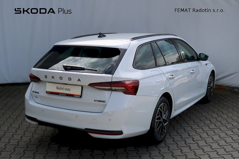 Škoda Octavia (2025) Combi SportLine 1,5 TSi m-HEV - fotka 2 z 32