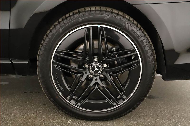 Mercedes-Benz Třídy V (2024) 300 d 4MATIC, DPH - fotka 13 z 21