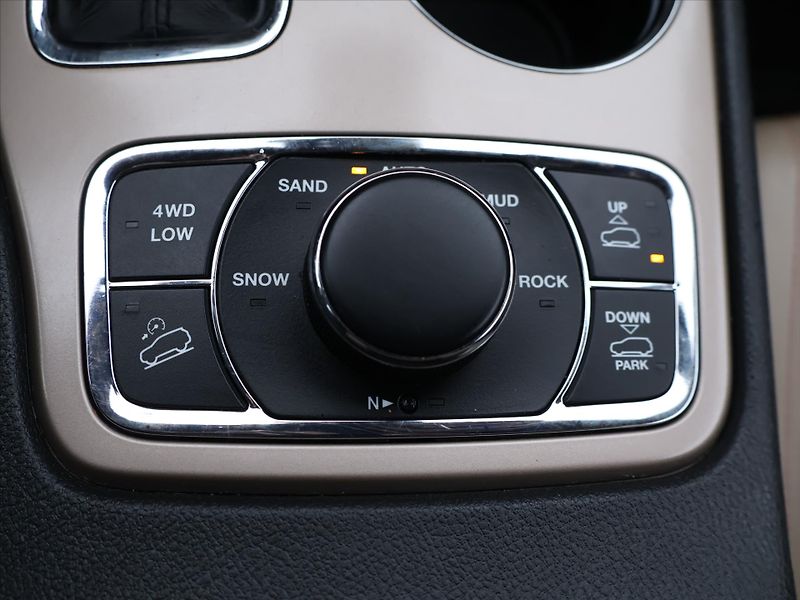 Jeep Grand Cherokee 3.0 V6 250k Limited 4WD Auto - fotka 21 z 30