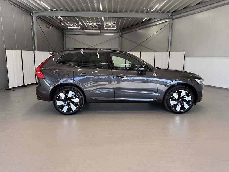 Volvo XC60 (2025) T8 AWD  ULTRA Dark 2025 - fotka 3 z 16