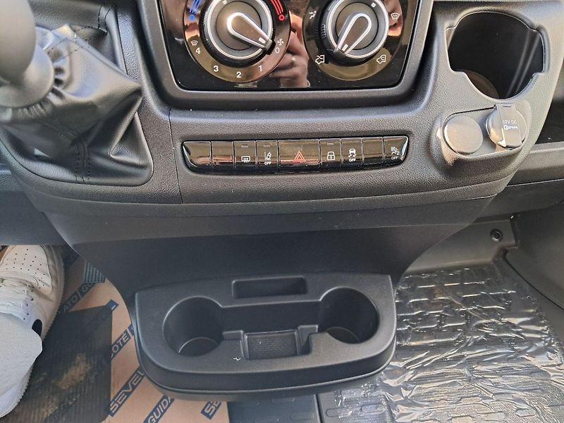 Peugeot Boxer Furgon 3000 L2H2 BlueHDi 120k - fotka 20 z 22