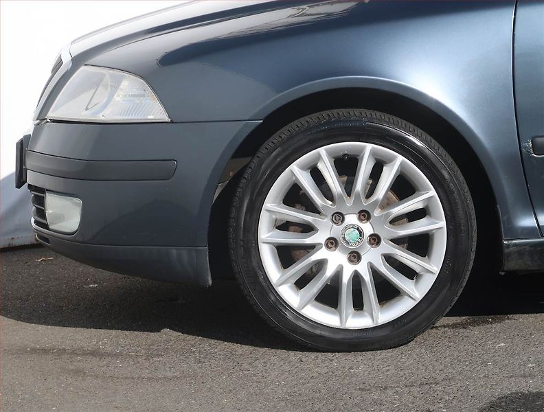 Škoda Octavia (2004) Elegance 2.0 TDI, po STK - fotka 14 z 17