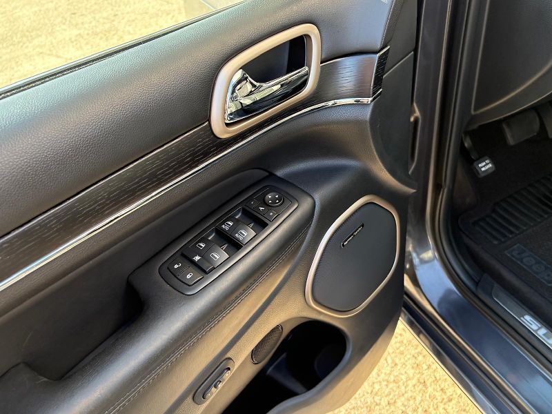 Jeep Grand Cherokee 3.0 CRD 184 kW 4X4 SUMMIT, ČR - fotka 16 z 59