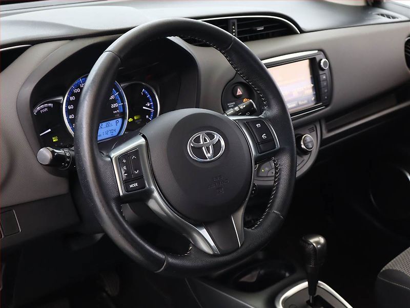 Toyota Yaris (2015) 1.5 Hybrid, Automat, Navi - fotka 16 z 17