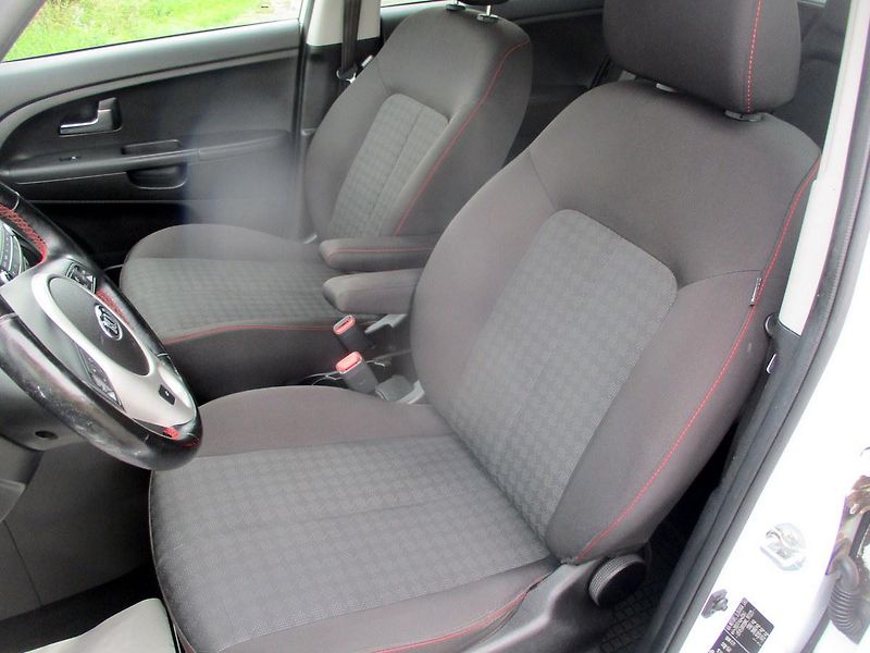 Kia Venga 1.6i 91kW AUTOMAT*NAVI*VÝHŘEV - fotka 15 z 50
