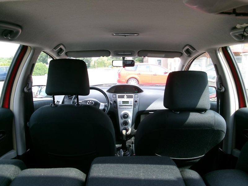 Toyota Yaris (2006) 1,0 VTT-i KLIMA - fotka 11 z 25