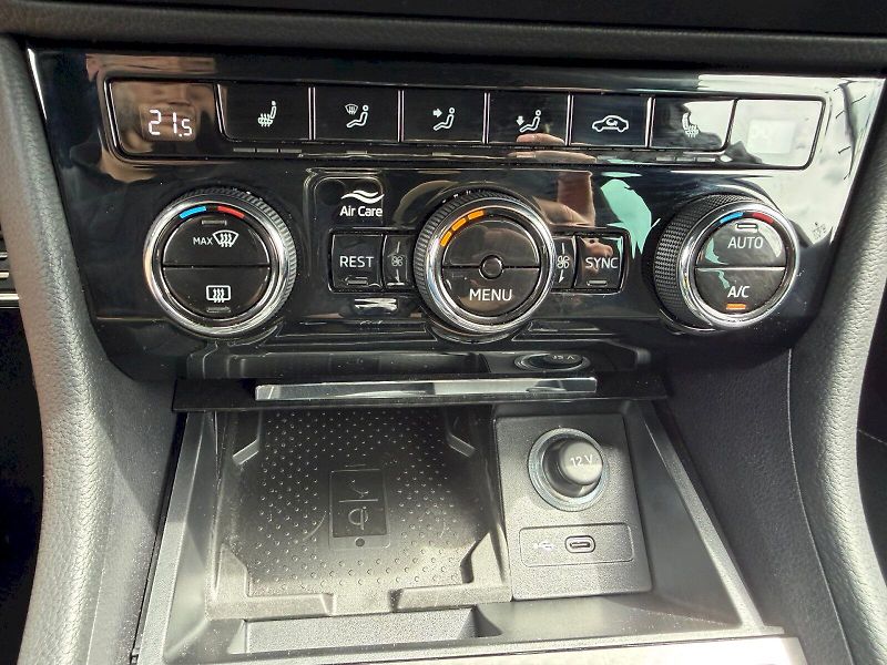 Škoda Superb (2024) Combi 2.0TSI 140kW DSG SportLi - fotka 27 z 35