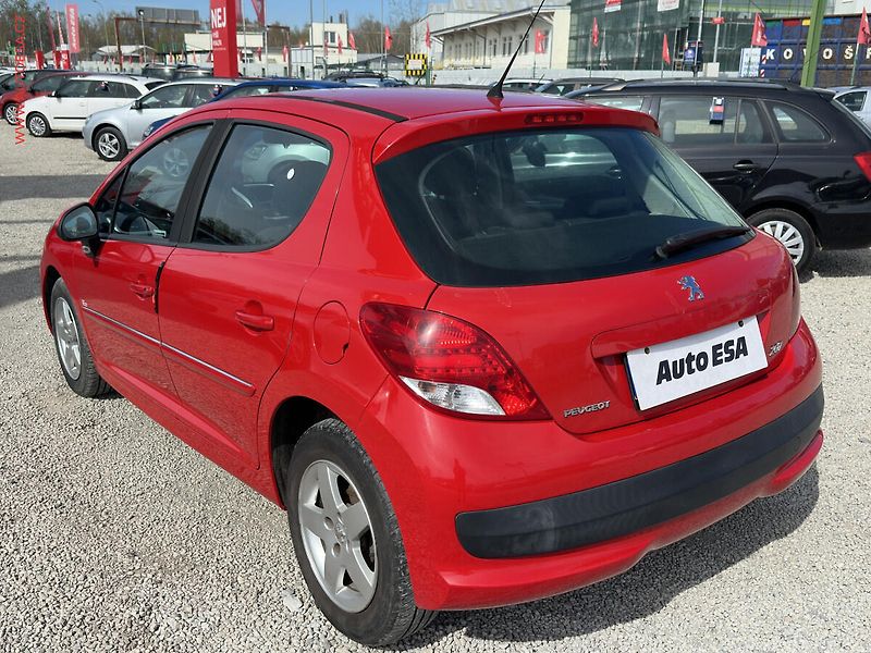 Peugeot 207 (2012) 1.4i, 2.maj,ČR, AC - fotka 6 z 16