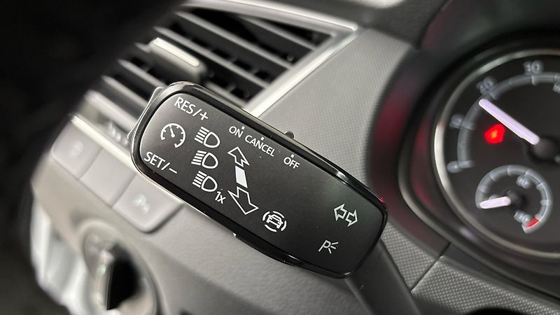 Škoda Fabia 1.0 TSI Ambition Combi - fotka 14 z 23