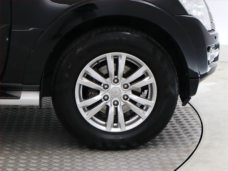 Mitsubishi Pajero (2015) 3.2 DI-D - fotka 13 z 18