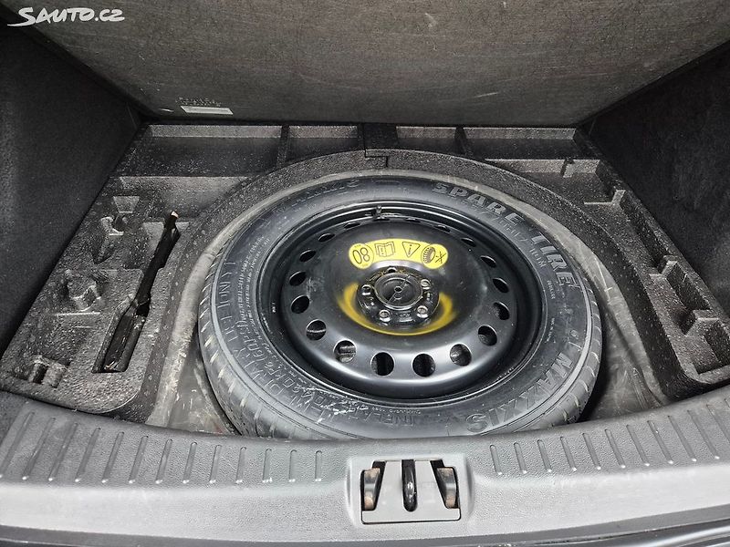 Ford Kuga (2017) 1.5i 110kw Nové ČR - fotka 29 z 30