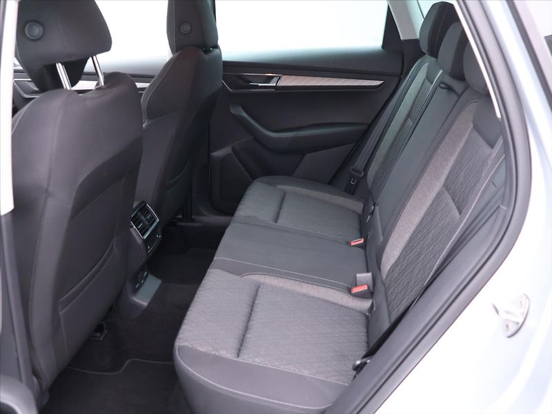 Škoda Karoq 1,5 TSI 110kW DSG CZ Style DPH - fotka 14 z 36