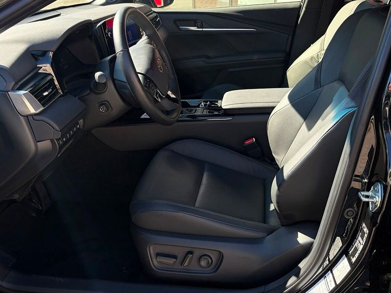 Toyota Camry 2.5 hybrid Executive - fotka 7 z 23