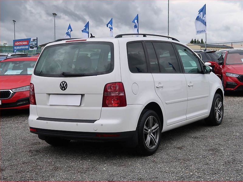 Volkswagen Touran (2010) 1.4 TSI, Automat, 7 míst - fotka 5 z 20