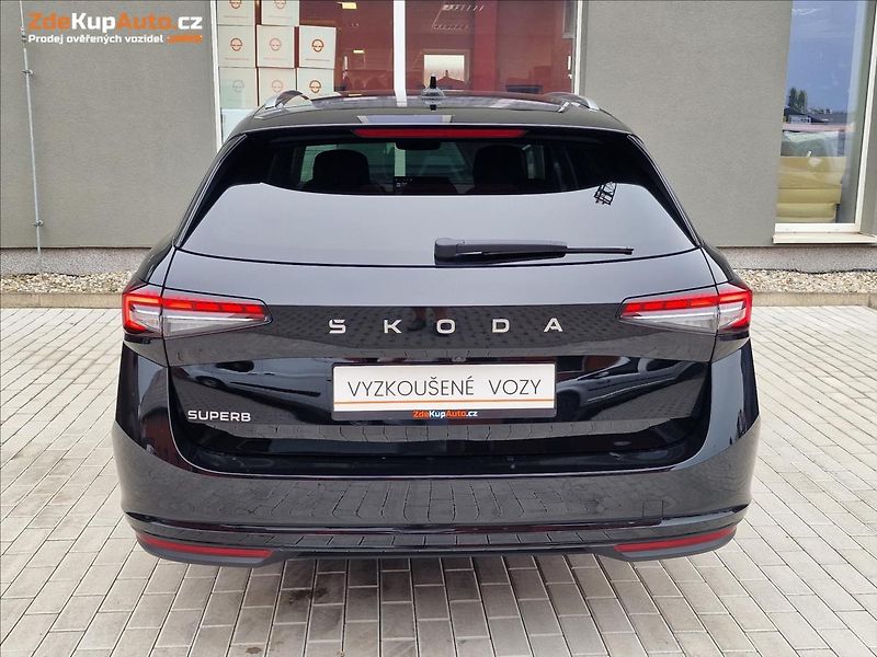 Škoda Superb 1.5 TSI DSG 110kW L&K Combi - fotka 9 z 50