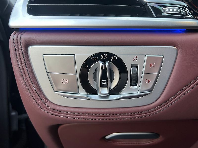 BMW Řada 7 750i xDrive Individual  390kw - fotka 30 z 42