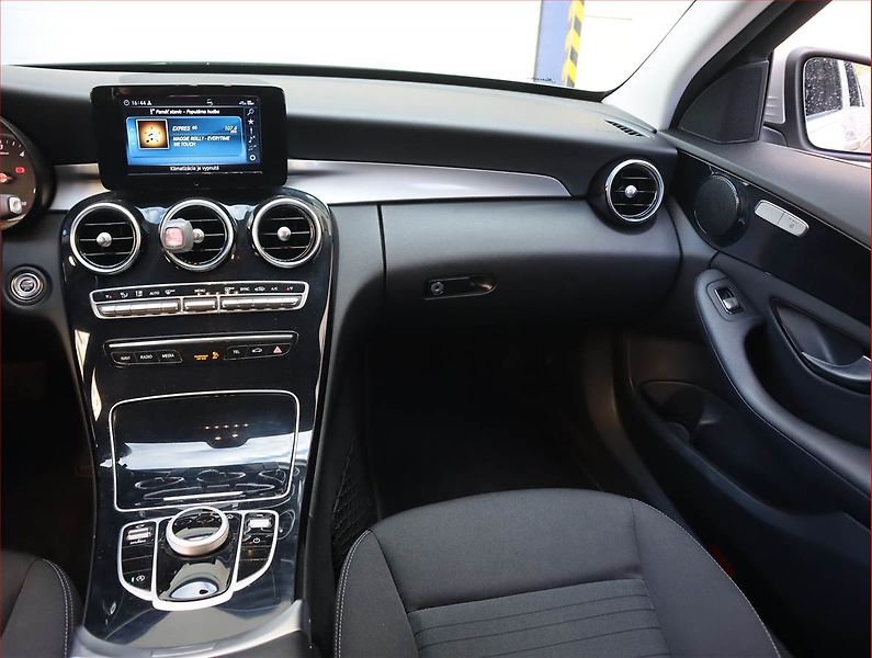 Mercedes-Benz Třídy C (2018) Classic C 220 d 4MATIC - fotka 8 z 21