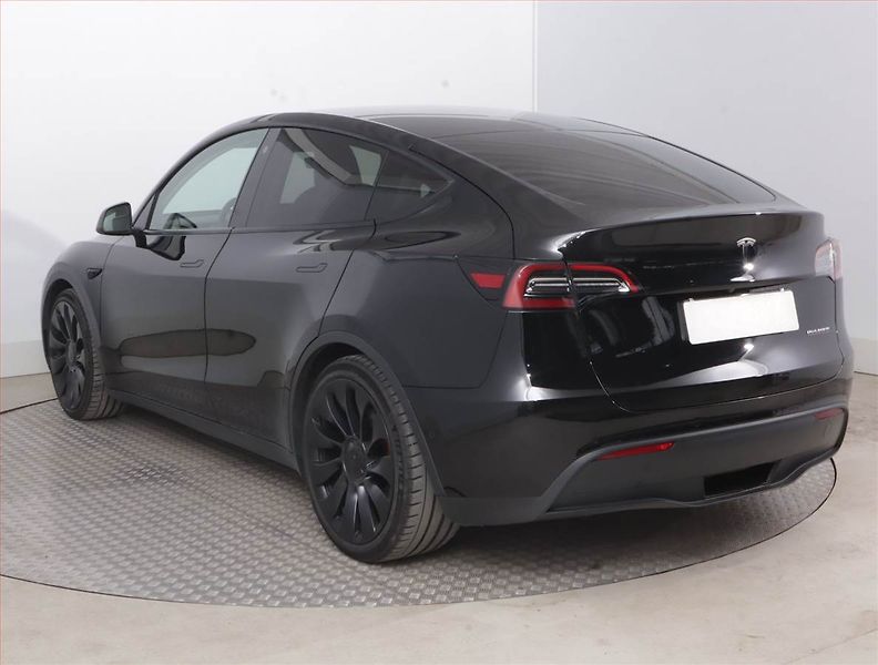 Tesla Model Y (2022) Performance 79kWh, SoH 82% - fotka 4 z 21