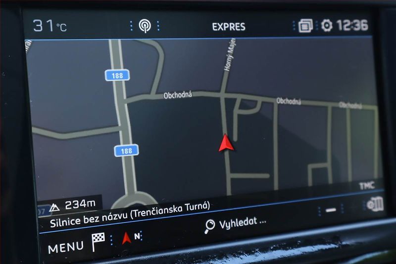 Peugeot 2008 (2019) 1.2 PureTech, Serv.kniha, Navi - fotka 17 z 25