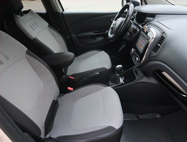 Renault Captur (2016) 1.2 TCe, Automat, Tempomat - fotka 9 z 22