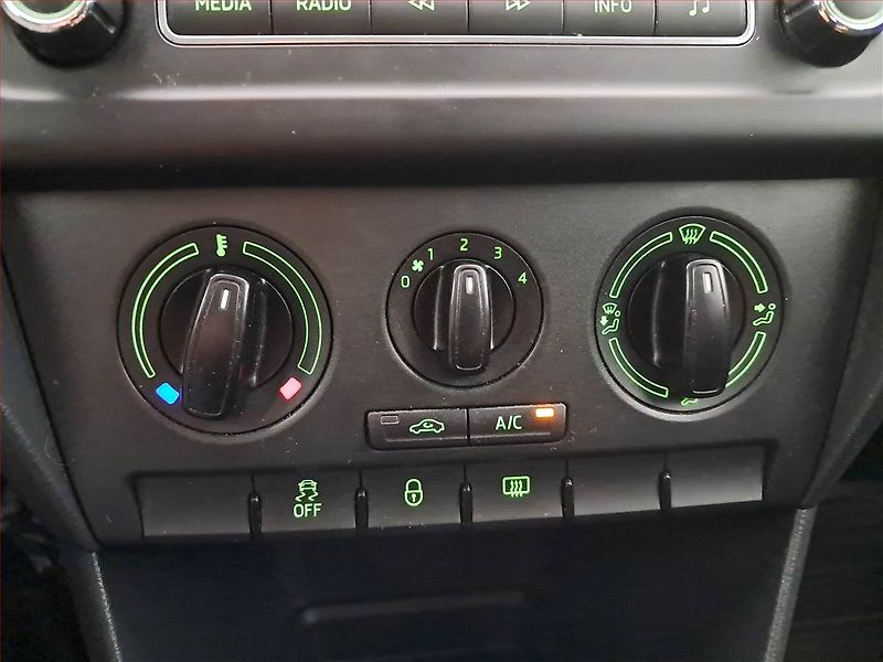 Škoda Rapid (2014) Spaceback 1.2 TSI - fotka 16 z 16
