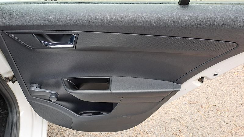 Škoda Fabia 1.0 TSI70 Ambiente+ - fotka 10 z 27