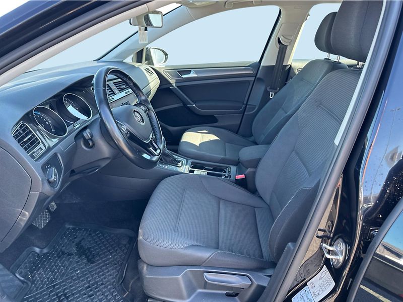 Volkswagen e-Golf Comfortline 100kW SOH: 92,4% - fotka 11 z 22