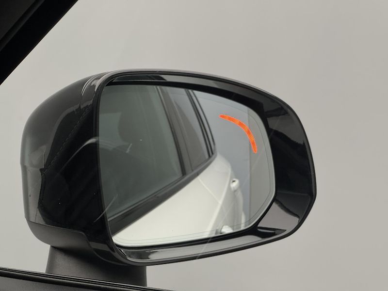 Volvo XC90 B5 AWD R-DESIGN AUT - fotka 20 z 53
