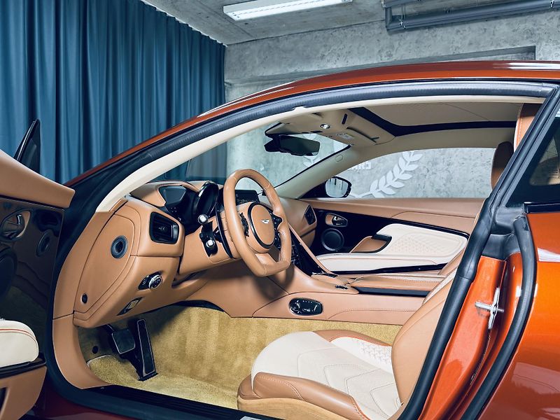 Aston Martin DBS (2019) 5.2.V12*Q*SUPERLEGGERA*CERAM - fotka 24 z 50