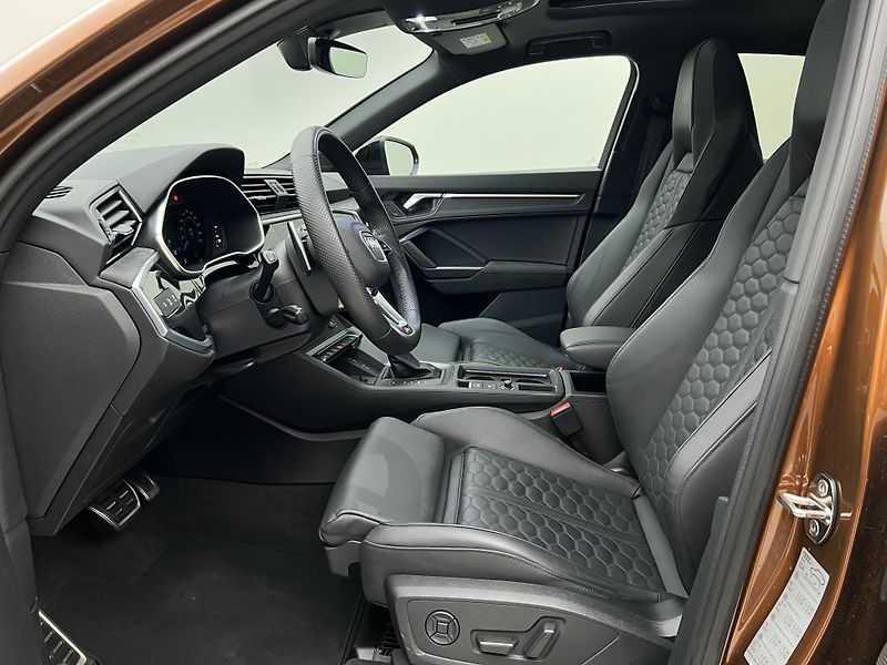Audi RS Q3 SPORTBACK AWD AUT 1. maj. - fotka 3 z 57