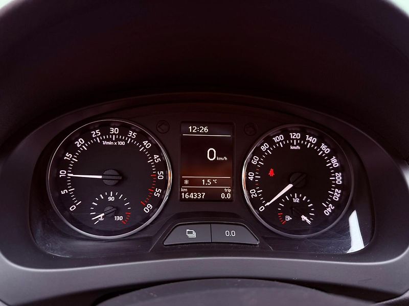 Škoda Rapid 1.6 TDi Ambition Fresh, ČR - fotka 15 z 19
