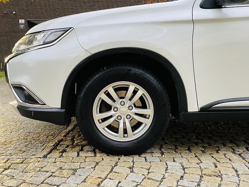 Mitsubishi Outlander 2.0i MANUÁL 1.MAJITEL SERVISKA - fotka 43 z 43
