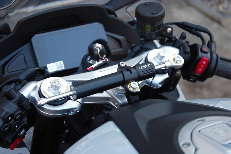 CFMOTO (2026) 675 SR-R GREY - fotka 19 z 25
