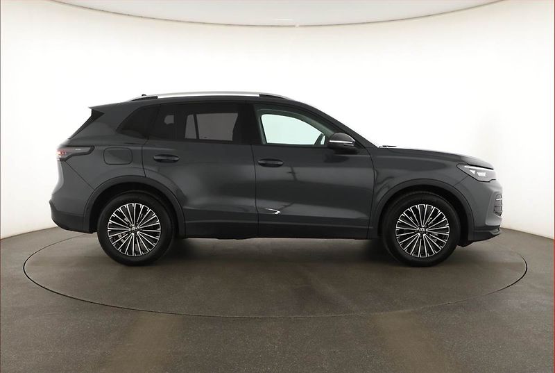 Volkswagen Tiguan (2025) 1.5 eTSI - fotka 6 z 20