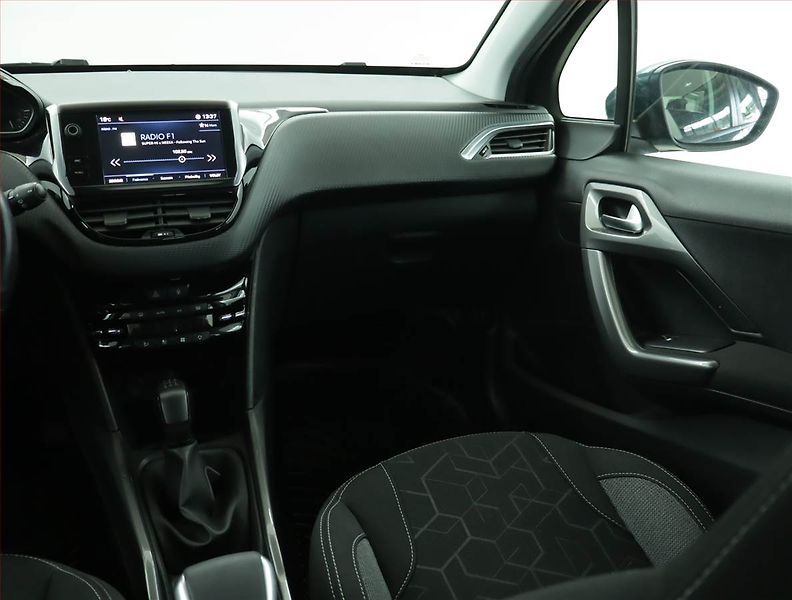 Peugeot 2008 (2018) 1.2 PureTech, Serv.kniha - fotka 8 z 16